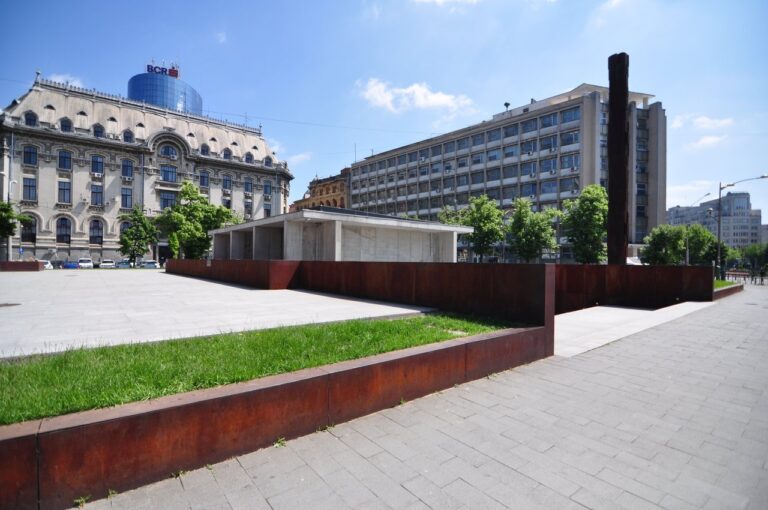 architecture-city-walkway-monument-downtown-plaza-420366-pxhere.com