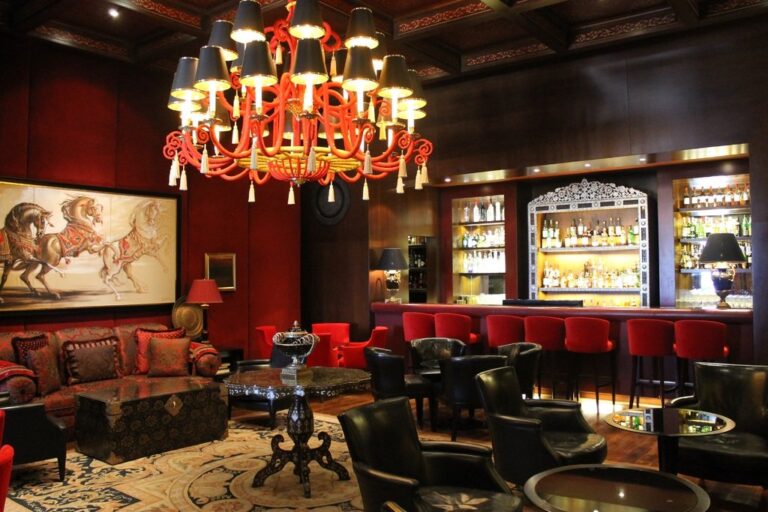 cafe-restaurant-bar-alcohol-chairs-tables-712436-pxhere.com