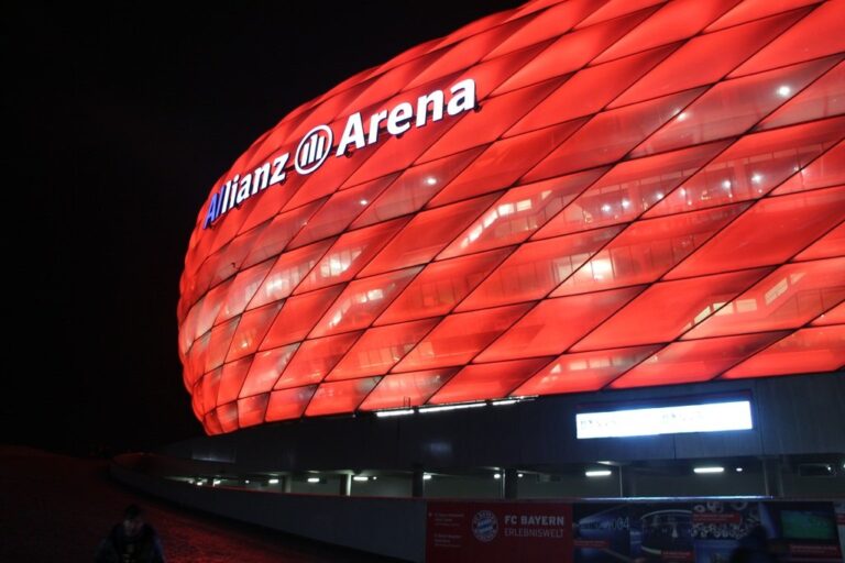 light-structure-night-red-color-stadium-825037-pxhere.com