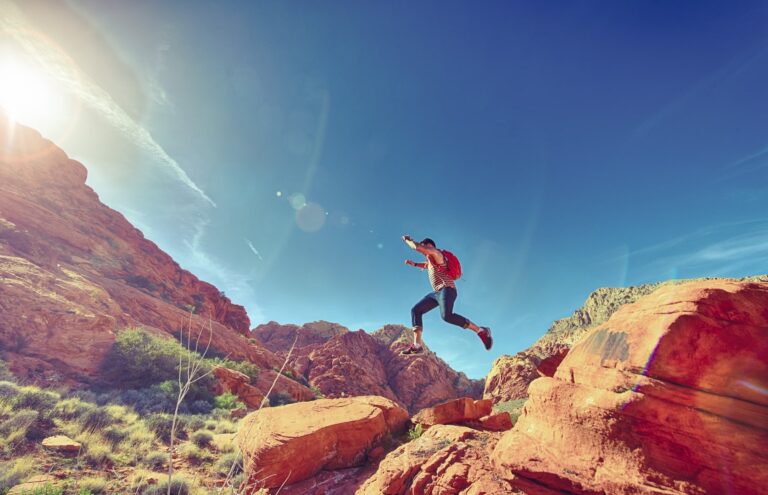 man-outdoor-mountain-sun-hiking-sport-735705-pxhere.com-min
