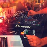 music-red-color-nightlife-club-dj-1169608-pxhere.com-min