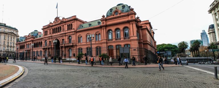 pedestrian-architecture-people-road-street-house-700224-pxhere.com-min