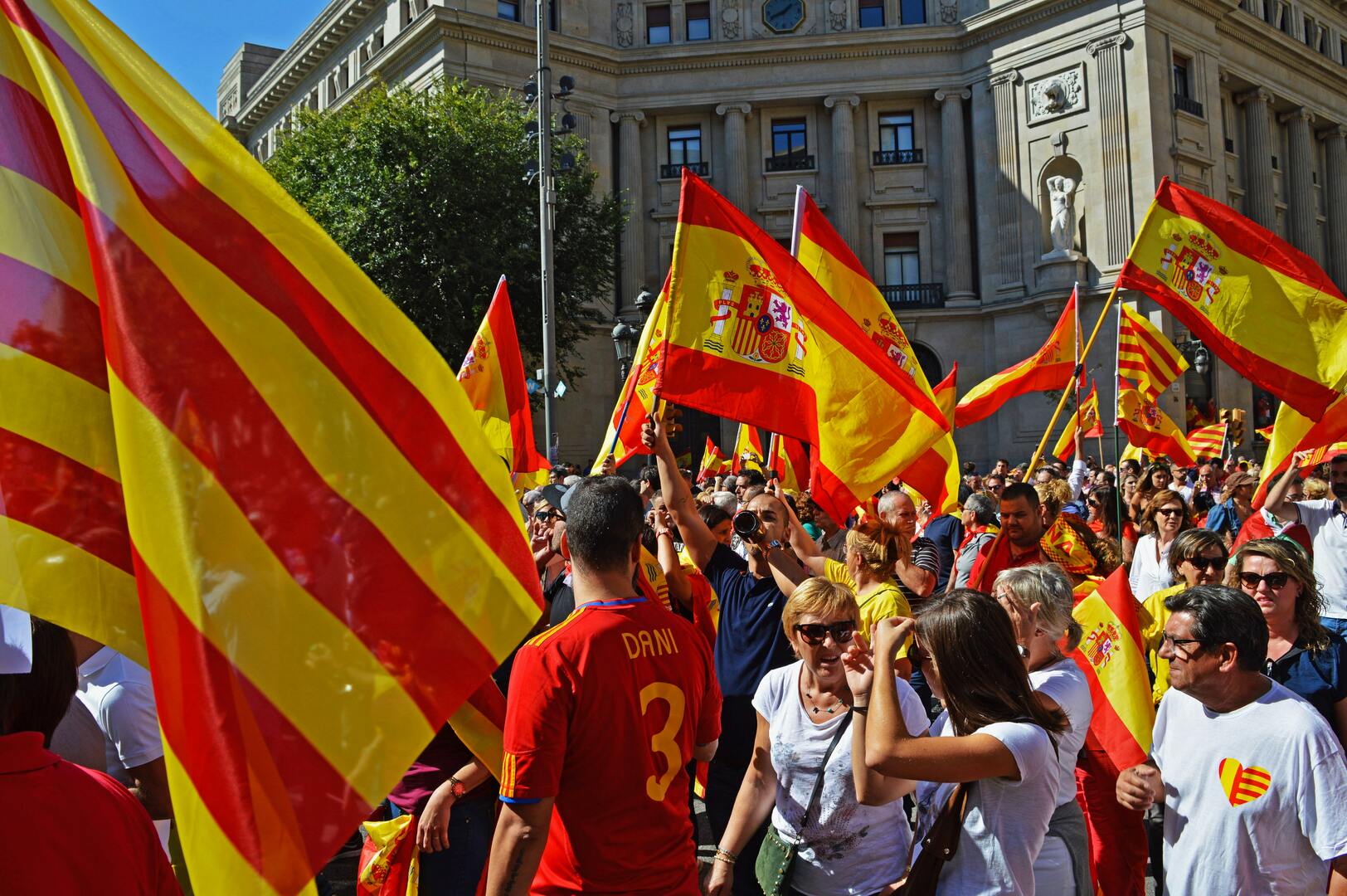people-event-crowd-product-public-event-demonstration-1502875-pxhere.com-min