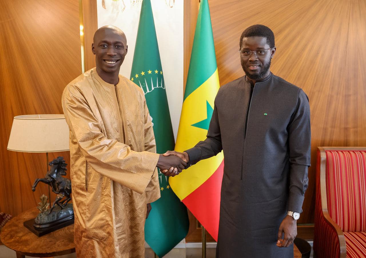 Bassirou Diomaye Faye accueille Khaby Lame un engagement commun pour l’enfance