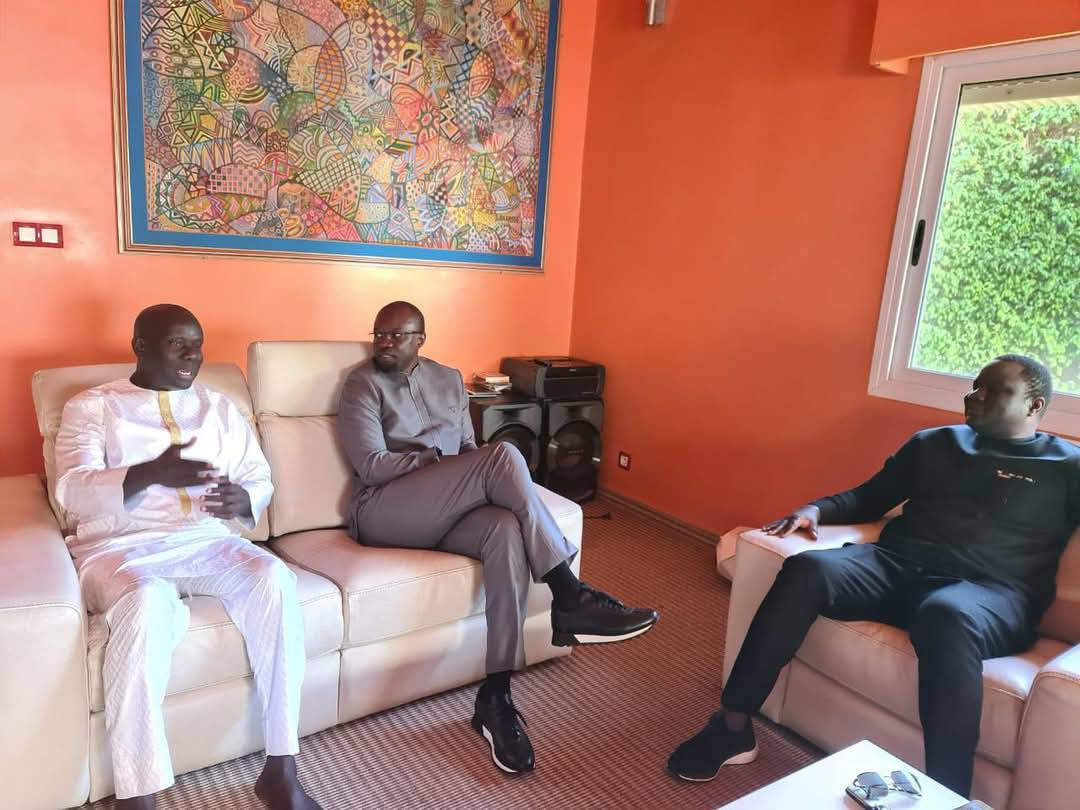 Malick Gakou Accueille Ousmane Sonko et Déthié Fall : Une Rencontre Sous le Signe de la Fraternité
