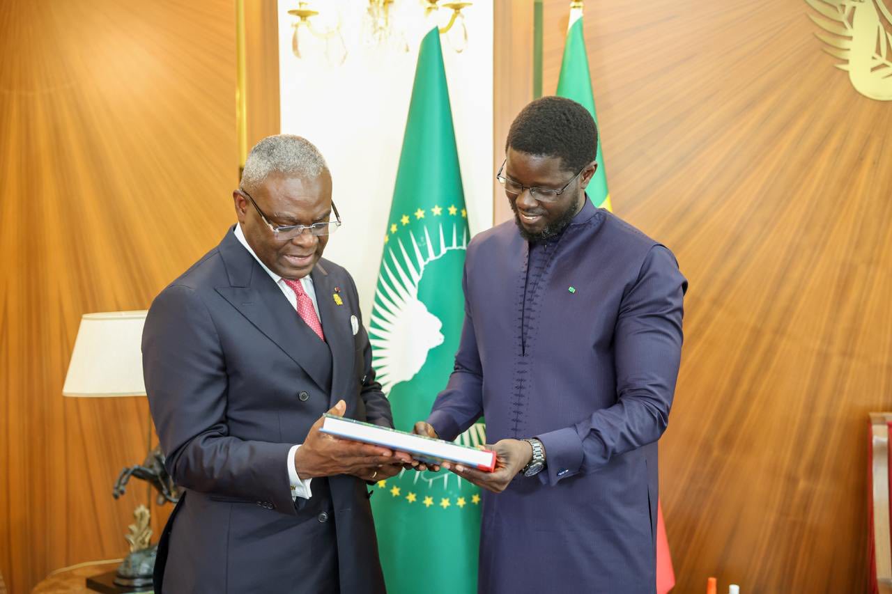 Diplomatie : Le Président Bassirou Diomaye Faye reçoit le Premier ministre congolais Anatole Collinet Makosso