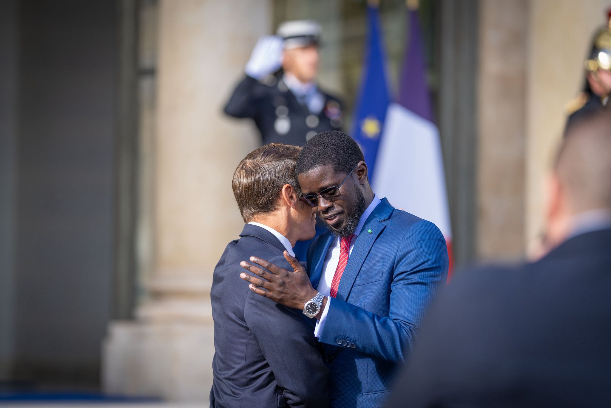 Bassirou Diomaye Faye et Emmanuel Macron passent en revue la coopération sénégalo-française à l’Élysée