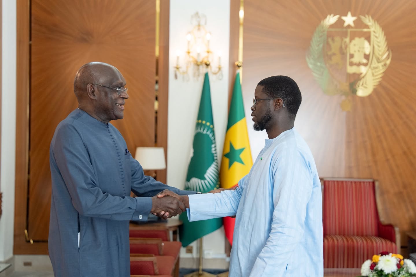 Le Président Bassirou Diomaye Faye reçoit le Directeur de la Fondation Amadou Mahtar Mbow